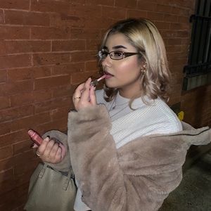 Meet your Posher, Alexandra